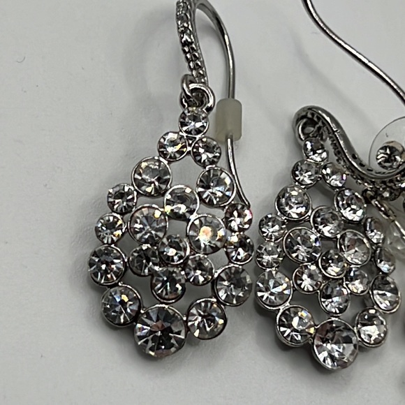 SPARKLE BUNDLE! 2 PAIRS OF EARRINGS AND ONE RING, SIZE 8 - Picture 5 of 9